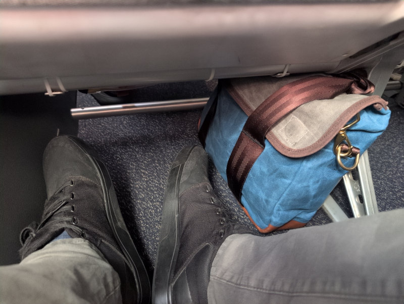 bag under airline seat